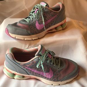 Women’s Nike Reax Run 10 sz 9